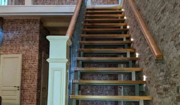  Качественная деревянная лестница для собственного дома: прекрасное сочетание долговечности и красоты Cl721